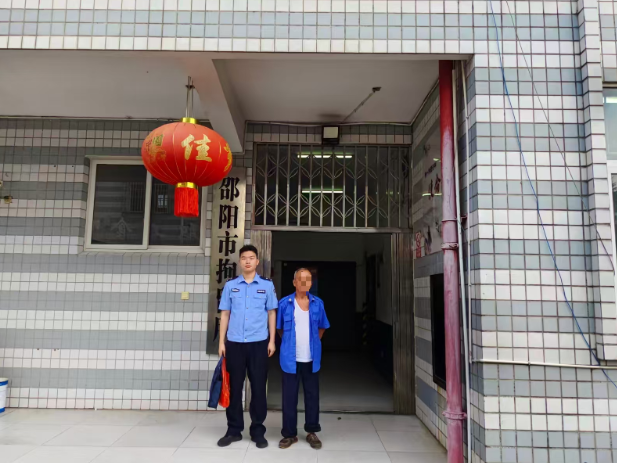男子两回深夜偷土鸡，双清公安速破民生小案