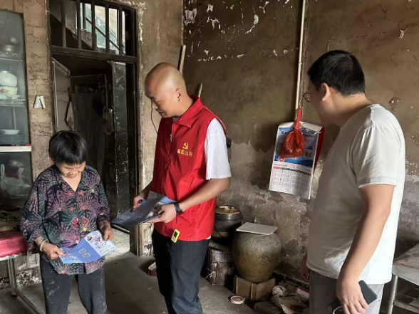 双清区高崇山镇：干部上门“唠闲嗑”，安全知识进心窝