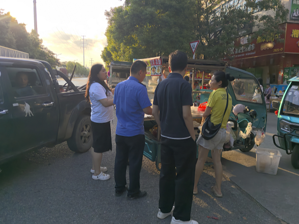 为民服务践初心  高崇山赶场焕新颜 ——双清区高崇山镇疏堵结合优服务，绘就民生幸福图
