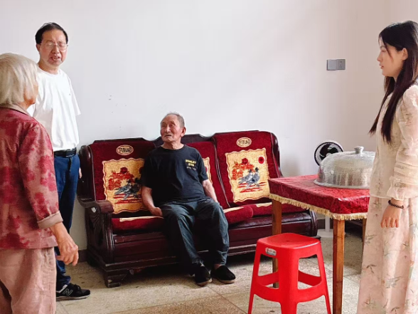 扎根泥土的“老黄牛”——记市委办驻高崇山镇马杨村工作队长袁牧蕾