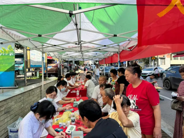 专家摆摊高崇山义诊 群众赶集近享健康——双清区人大携邵阳中医医院义诊筛查守护乡村安康