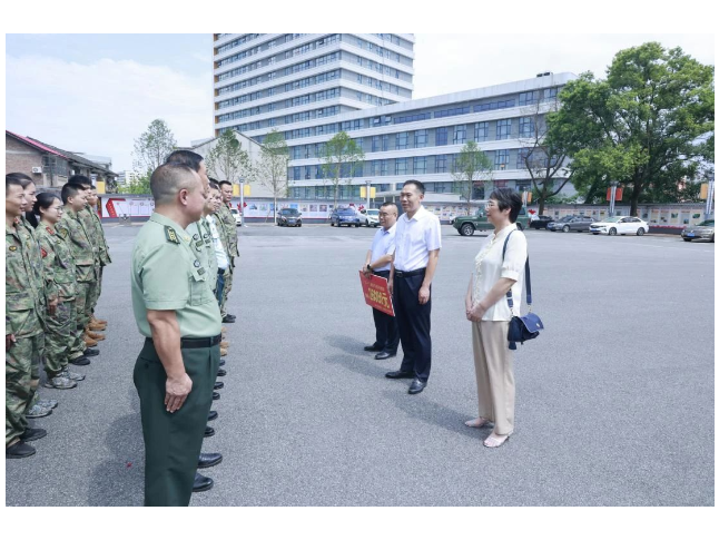 段晓赛走访慰问驻涟部队官兵和军队离退休干部：当好坚强后盾 深化双拥共建