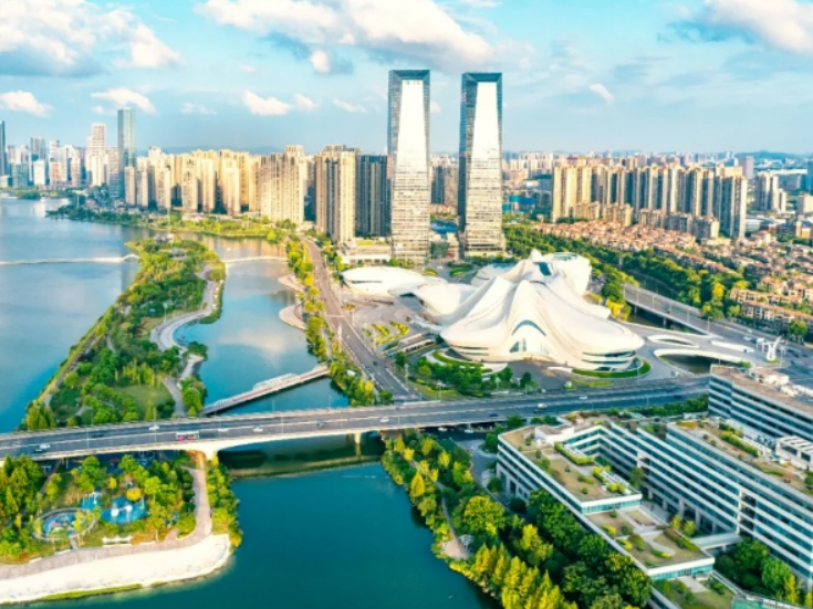 聆听新年贺词，一起为梦想奋斗、为幸福打拼！