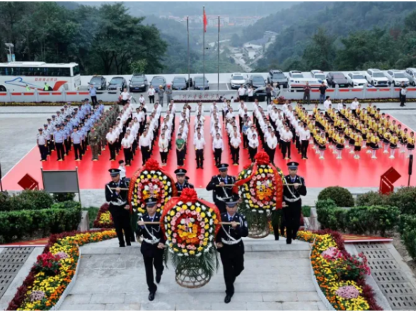 缅怀先烈承遗志 砥砺奋进慰忠魂 我市举行向人民英雄敬献花篮仪式