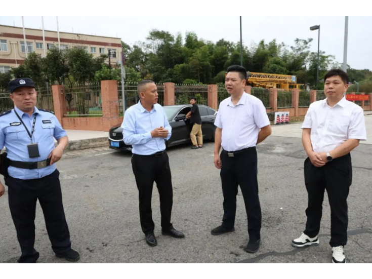 筑牢安全生产防线｜伍鹤群检查乡镇交通安全及溶洞污染问题排查整治情况 确保群众平安过节 生态环境安全可控