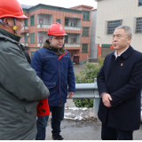 刘杰检查道路交通安全和电力供应