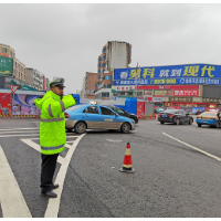 涟源交警“除夕”的坚守