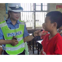 【交通顽瘴痼疾整治在行动】涟源市交警大队为留守儿童上“暑期交通安全课” 
