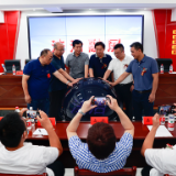 湖南省县市区首块超大“法治融屏”落户涟源
