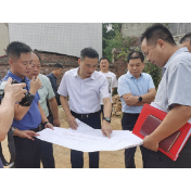 邓伟谋调度楚怡中职学校改扩建工作