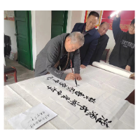 谭谈受邀前往湖泉中学发表“情系家乡 爱满校园”励志演讲