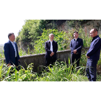刘杰检查假期旅游景区和道路交通安全时强调： 提升治理能力和管理服务水平，抓紧抓好安全生产工作