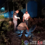 白地市镇供水公司深夜冲洗管网保供水安全
