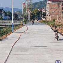 爱心企业为家乡捐资修路