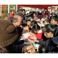 县图书馆开展送书下乡活动