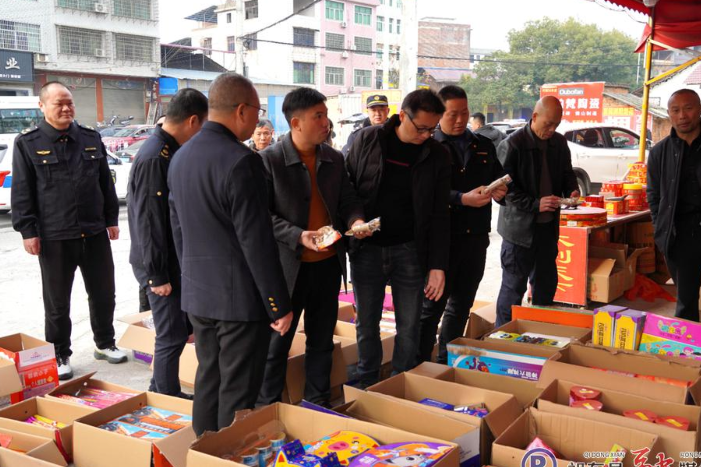 我县开展烟花爆竹“打非治违”集中整治行动
