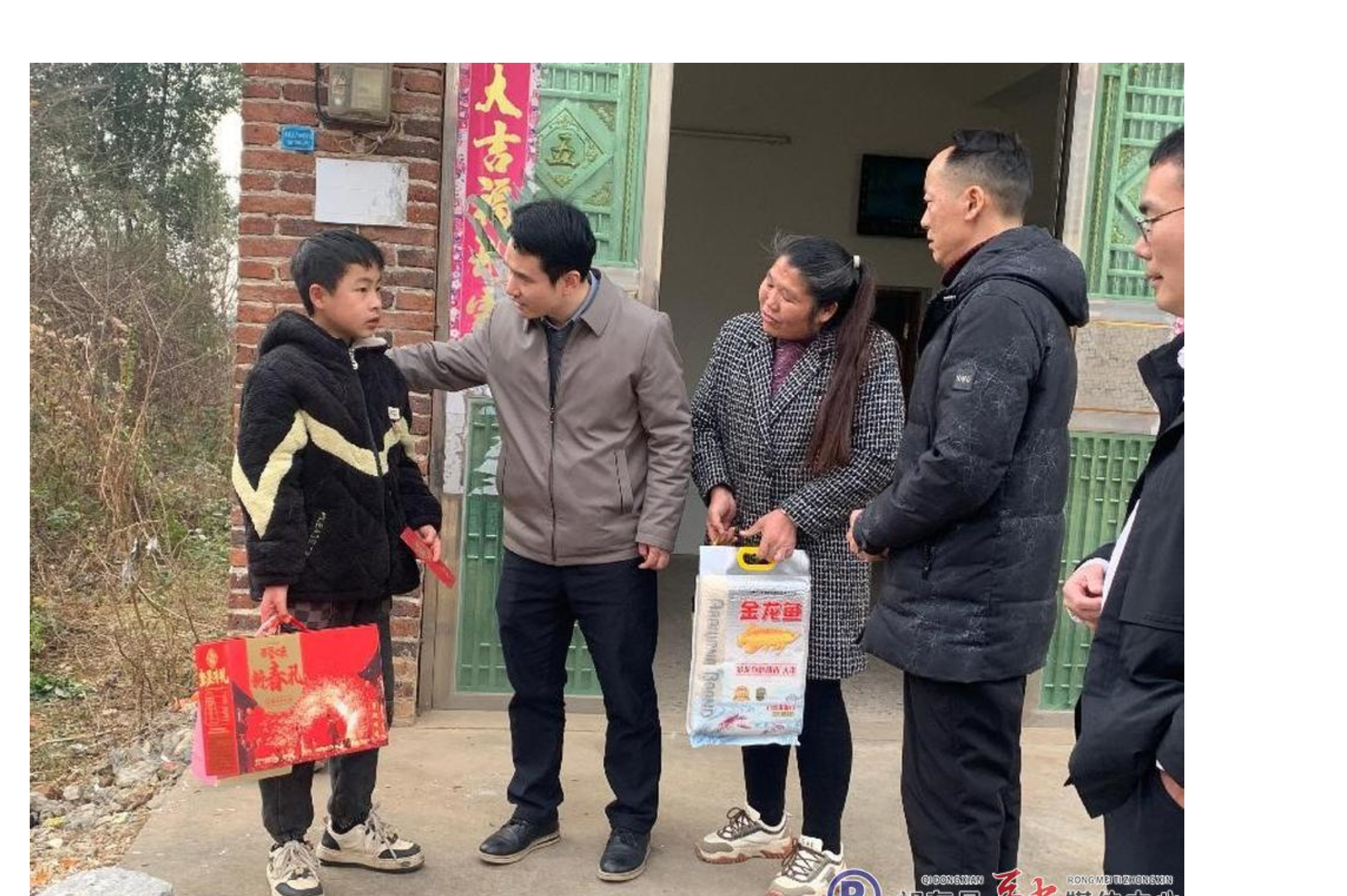 县民政局走访慰问困境（留守）儿童