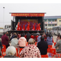 我县春节“三下乡”活动走进石亭子镇