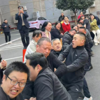 县教育局机关举办登山和拔河比赛