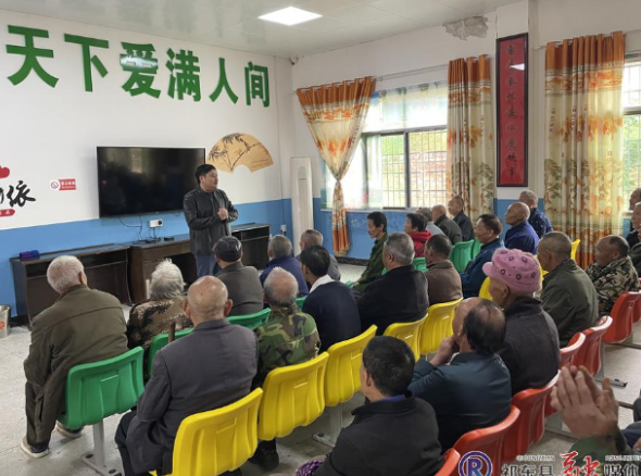 河洲镇开展重阳节“敬老爱老”公益活动