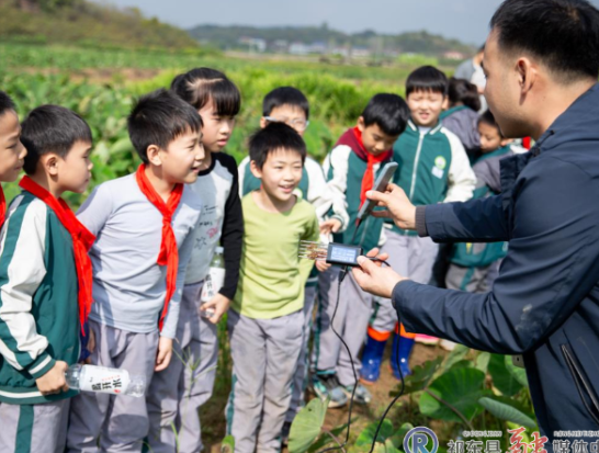 县科协:田间科普课堂助孩子们成长