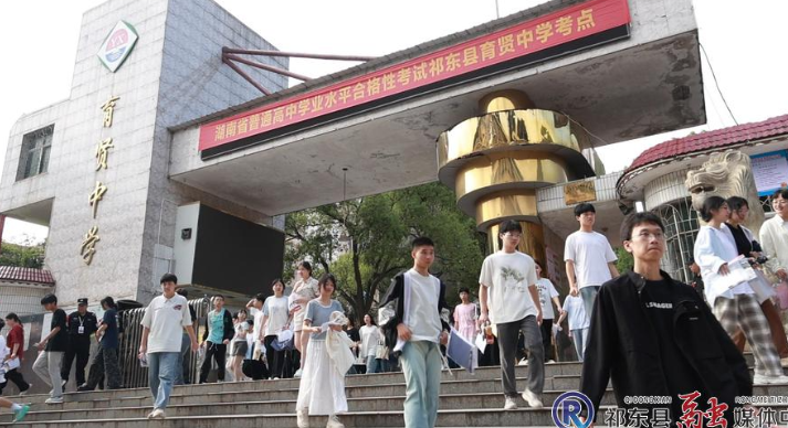我县学考今日开考