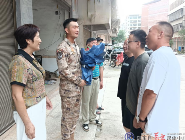 “祁东伢子”何家绅阅兵场上展英姿 