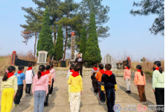 步云桥镇中心小学学生清明祭英烈