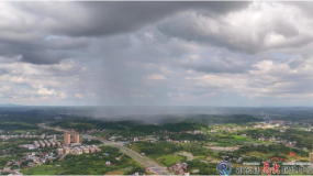 县城惊现晴云雨 雨后丁达尔效应好美