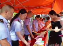 县市场监督管理局开展“6.26”国际禁毒日宣传活动