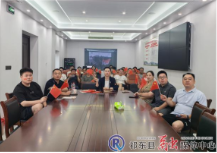 归阳镇机关干部集中观看九三大阅兵直播