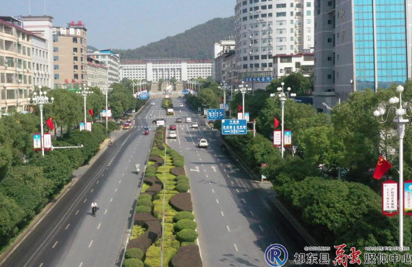 祁东创文中，城市“美容师”的日常 