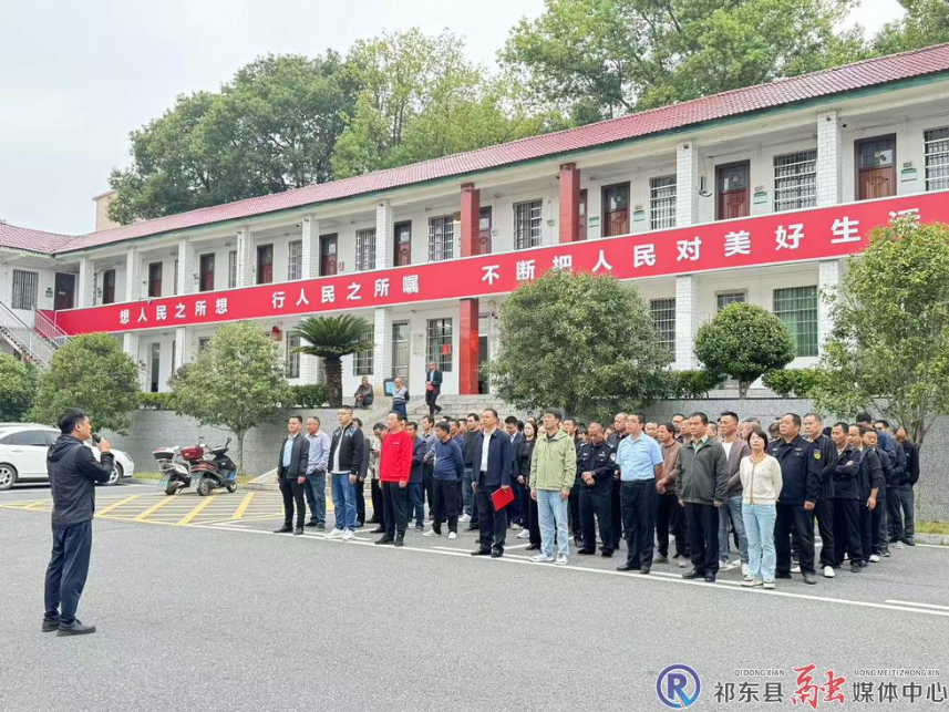 河洲镇举行节后首日上班升国旗仪式