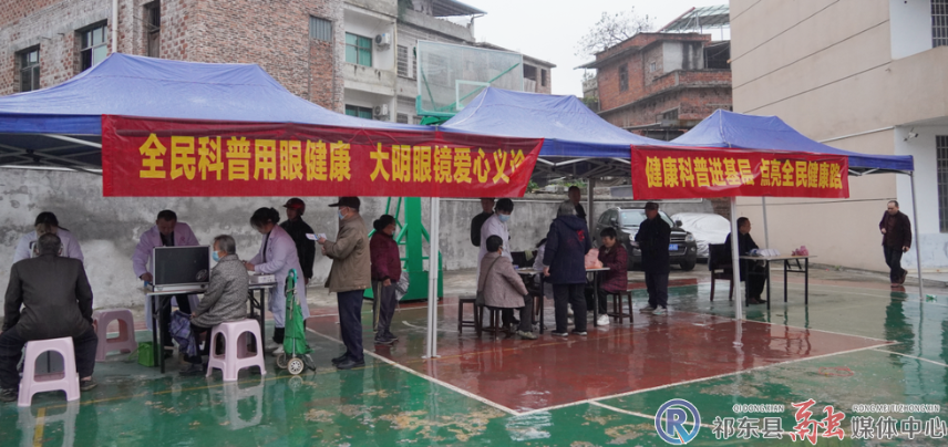 我县“健康科普宣传进基层”活动走进过水坪镇桑榆社区