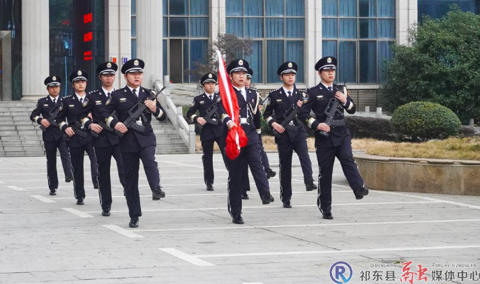 新年工作首日丨县公安局举行升国旗仪式