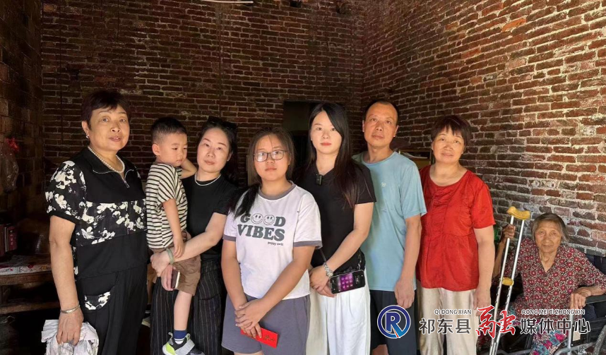 潮人助学爱心团队赴过水坪镇开展爱心助学