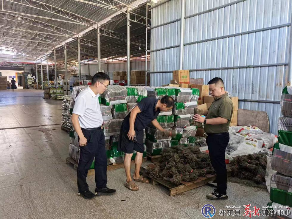 石亭子镇人大开展食品安全执法检查