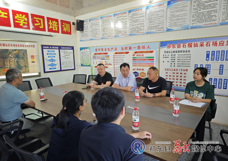 周跃军深入企业开展“两重”“两新”送解优专项行动