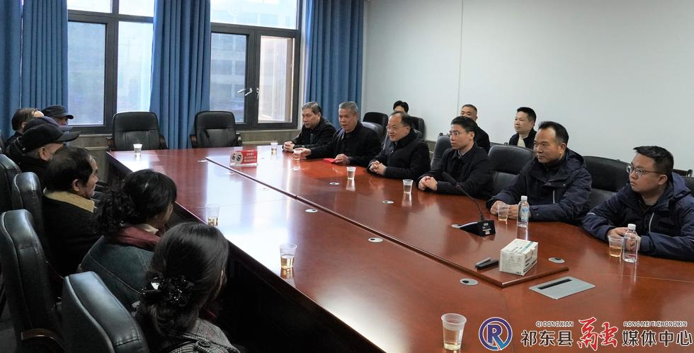 贺光辉赴“双联”企业走访慰问