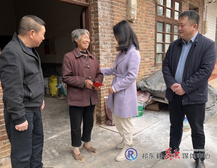 陈玲赴白地市镇慰问困难群众