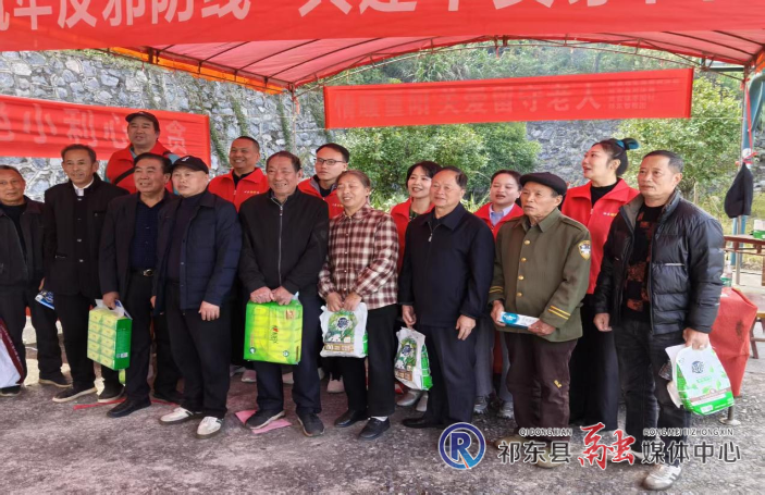 枣园村老人们开开心心迎接重阳节