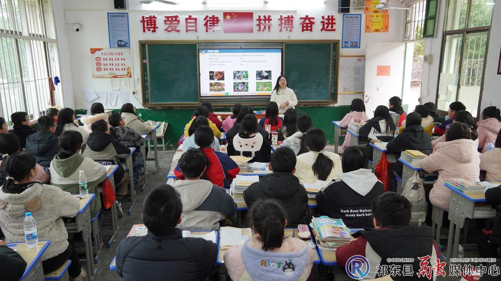 刘玲君：以德立身  以爱育人