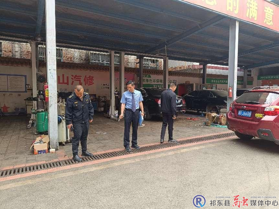 我县加强汽修企业污染排查整治