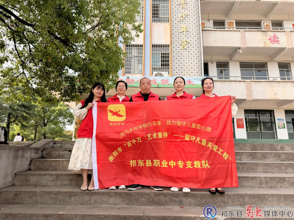 “百千万艺术童伴”活动走进白鹤中学
