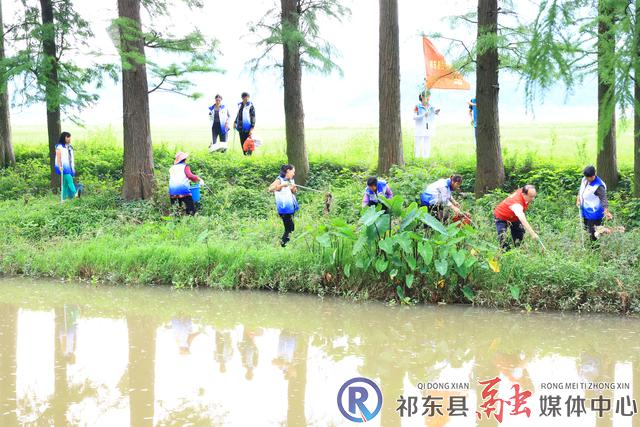 县志愿者开展巡河、护林活动