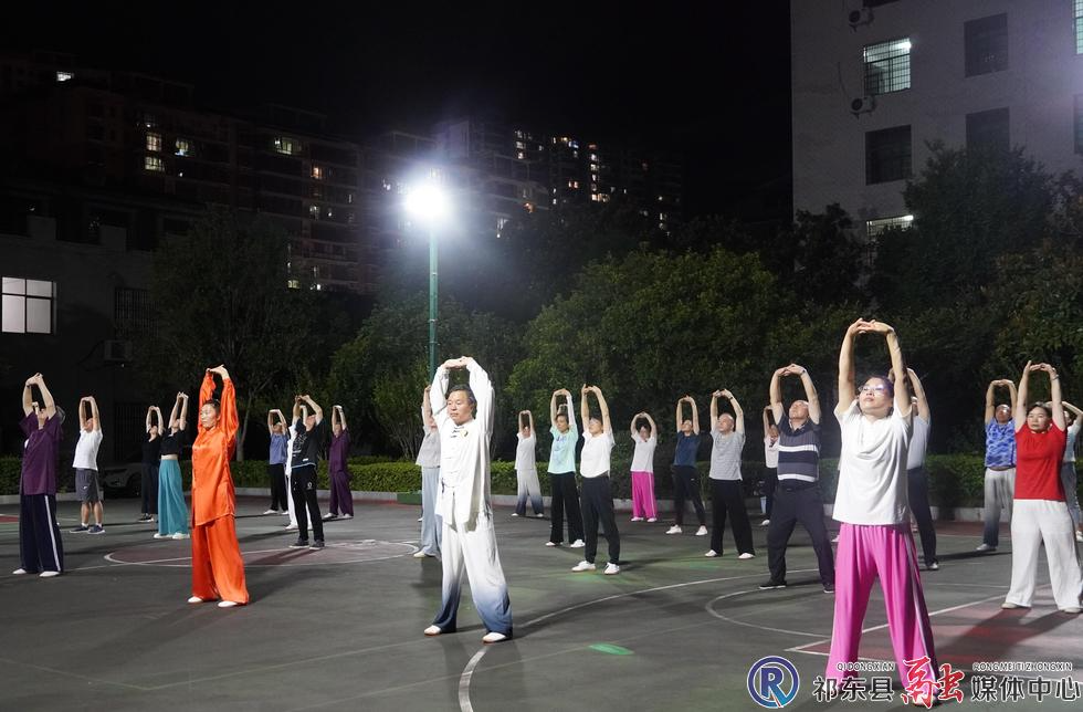 县发改局开展八段锦培训 