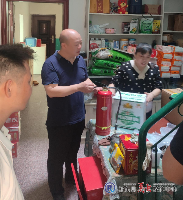 洪桥街道白云社区开展“九小”场所专项检查