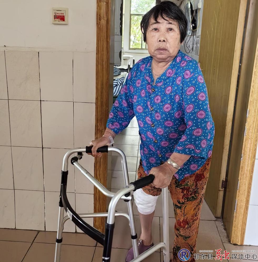 祁东县第二人民医院为79岁老人成功实施膝关节置换手术