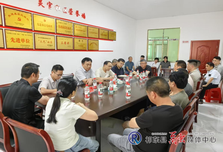 县人大常委会开展“七一”走访慰问