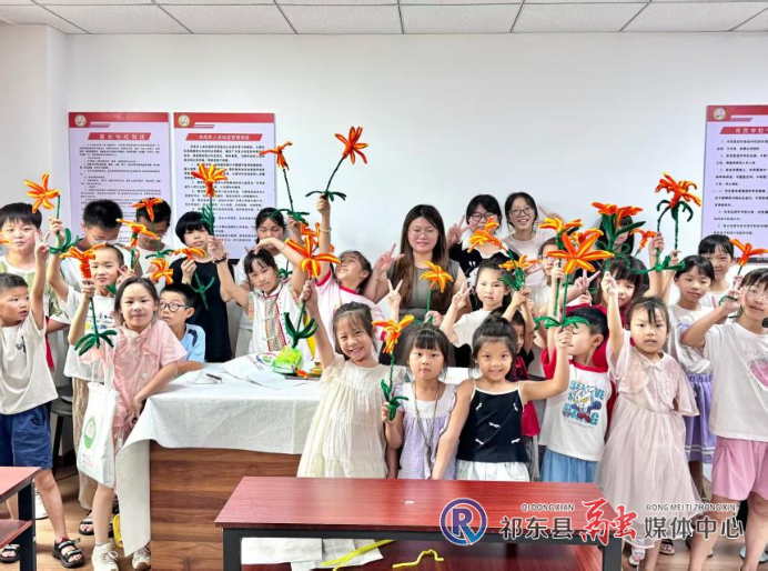 “七彩假期”爱心托管 青春聚力假期焕“彩”